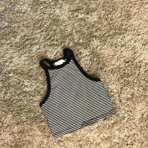 Forever 21 Tops - Cute and flirty mid tank.